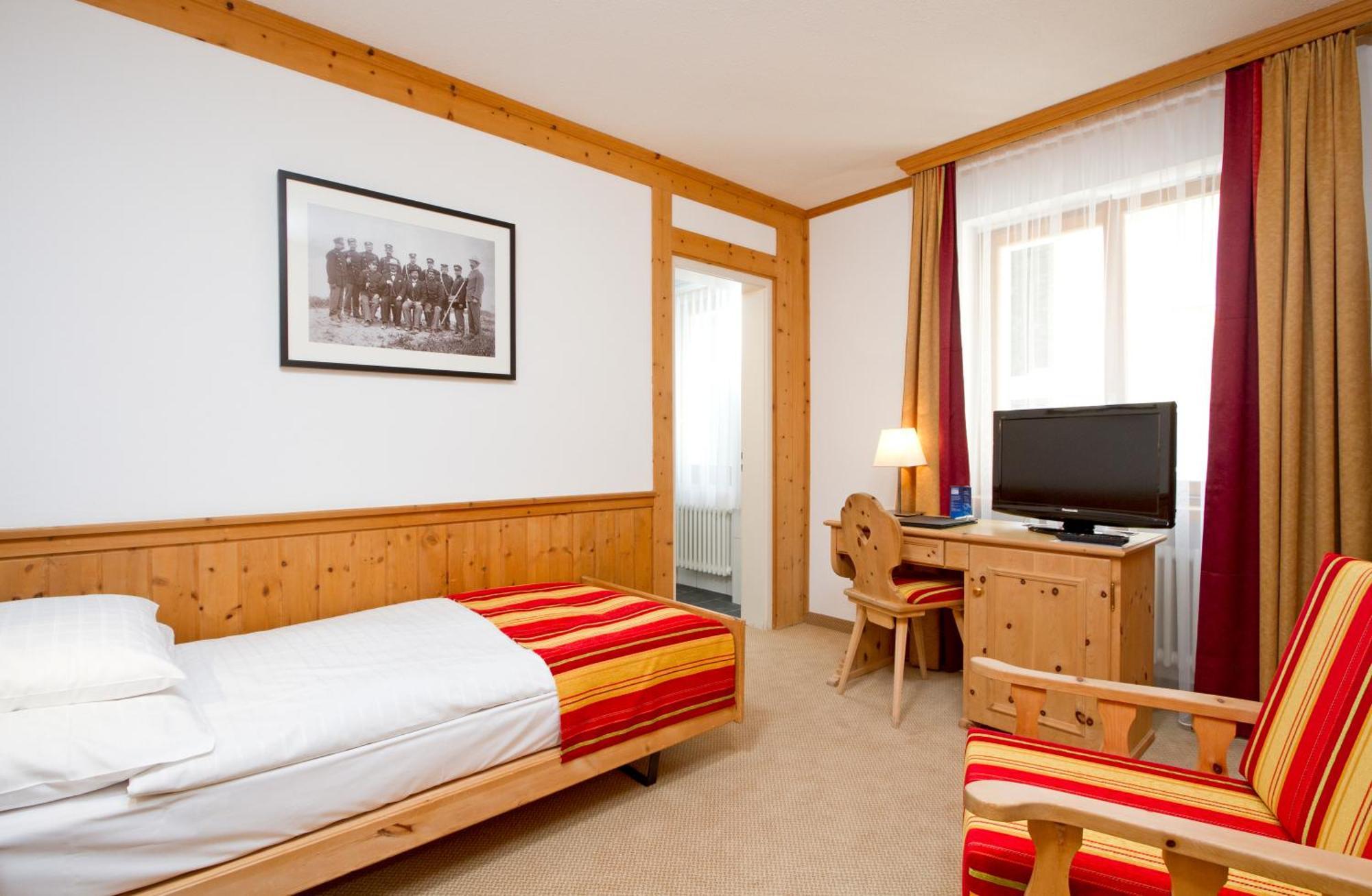 Edelweiss Swiss Quality Hotel Sils Maria Room photo