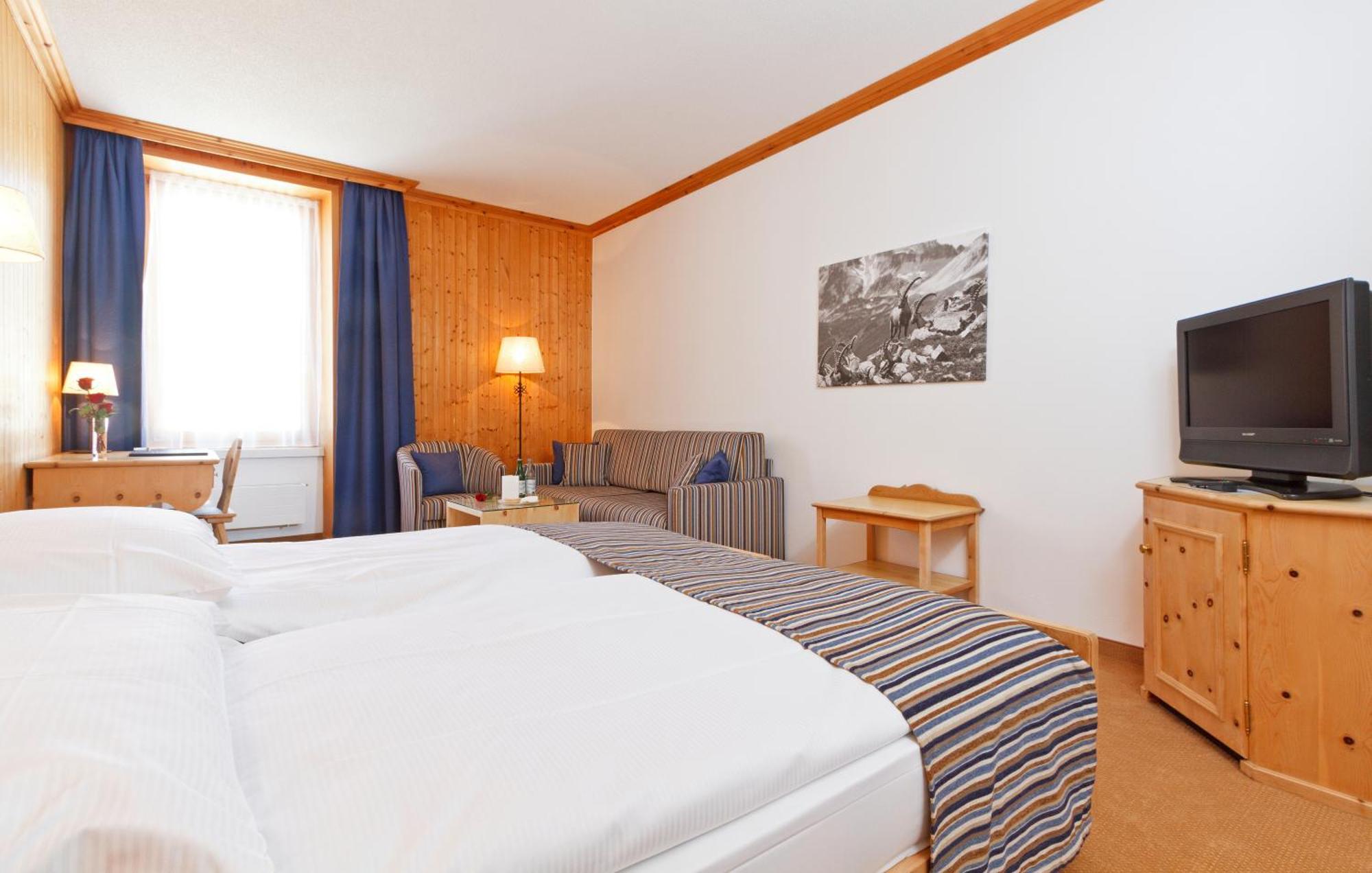 Edelweiss Swiss Quality Hotel Sils Maria Room photo