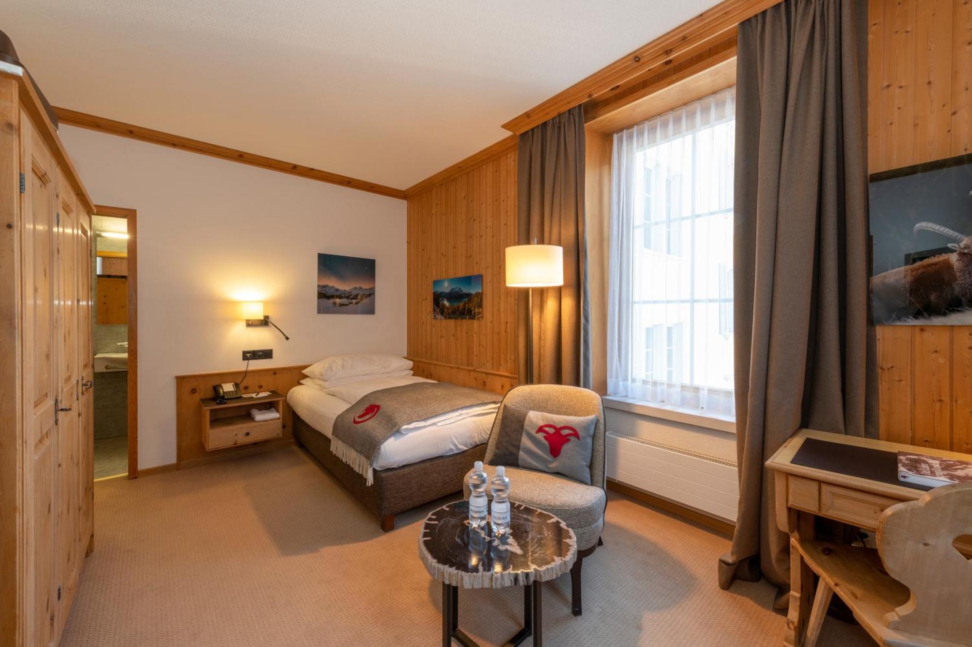 Edelweiss Swiss Quality Hotel Sils Maria Room photo