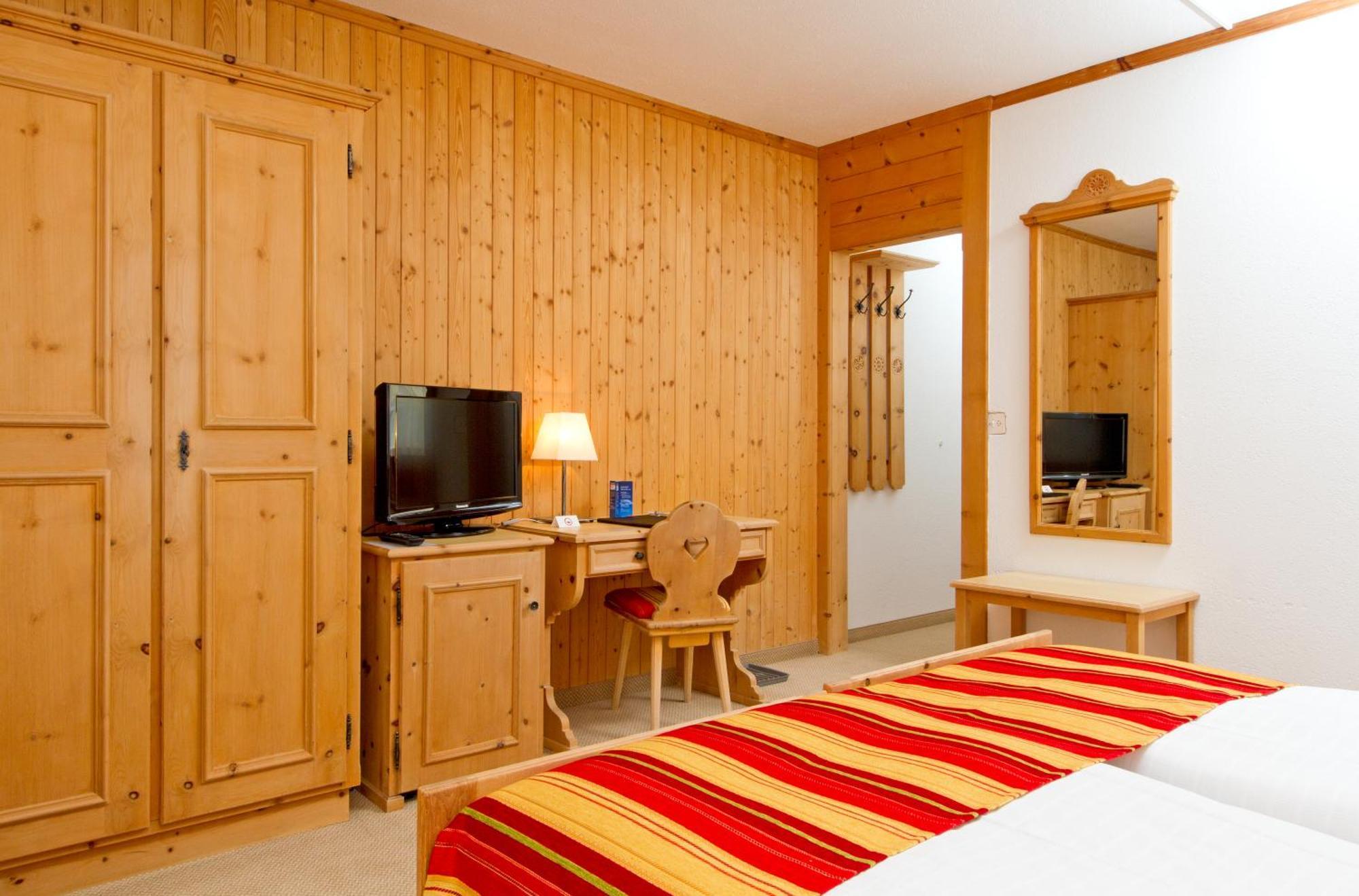 Edelweiss Swiss Quality Hotel Sils Maria Room photo